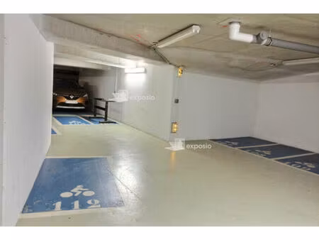 8 emplacements motos