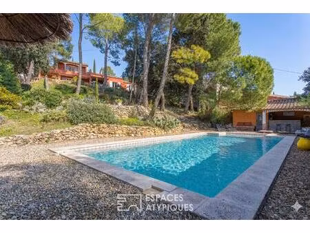 villa d'inspiration hacienda avec piscine et vue dominante