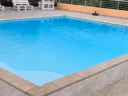 appartement t2 avec petit jardin et piscine
