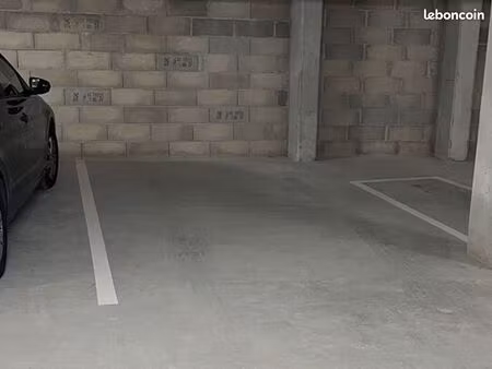 location place de parking sécurisée