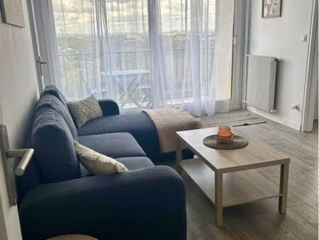 f2 meublé de 44m2 avec balcon