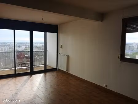 appartement t4 située au 14 ème étages sur 15 étages au 5 chemin de la godille  à vaulx en