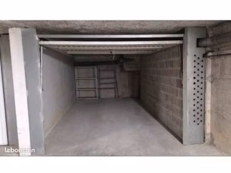 garage / box fermé à craponne centre