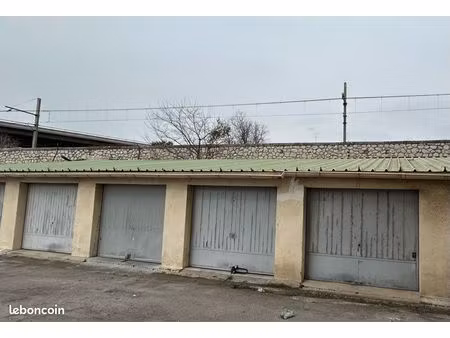 garage / box square national