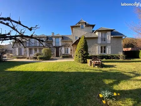 maison 8 pièces 212 m²