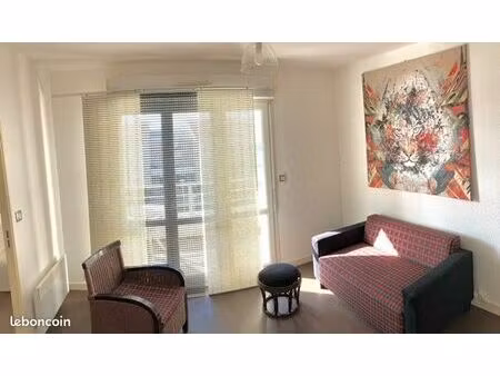 beau t2 quartier calme avec deux logias