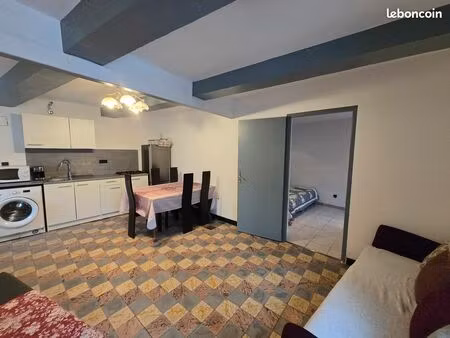 appart meublé disponible au centre d uzès