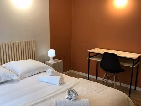 chambre à louer meublée dans grand duplex