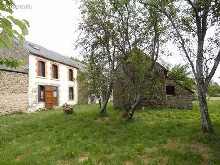 maison de campagne avec sa grange et son terrain attenants