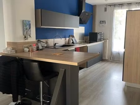 grand t2 traversant 60 m² – 2 balcons – garage + cave