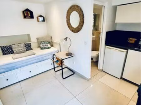 beau studio avec terrasse au roucas blanc