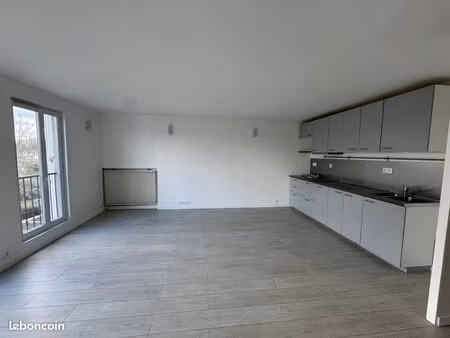 t2 de 48m² à la rochette dans résidence avec ascenseur situé à 5 minutes à de la gare