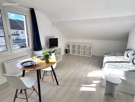 studio meublé et lumineux en location