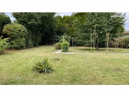 terrain constructible clos et arboré proche centre ville