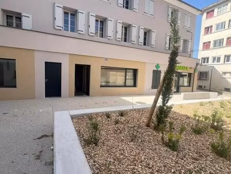 commerce santé 12 m²