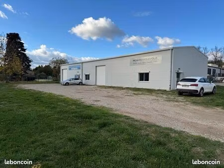 a louer local professionnel 150 m2 terrain 500 m2