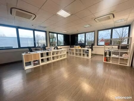 bureaux 76 m²