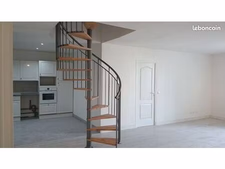 appartement t4 95.87 m² rénové avec 1 place de parking