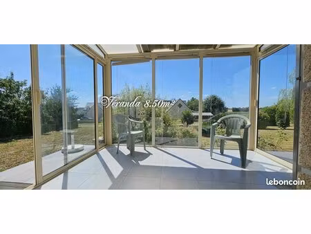 maison traditionnelle avec garage sur 1730 m² avec partie constructible