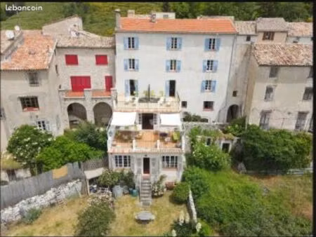 vaste maison pour idéale projets ou division