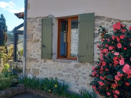 ancien corps de ferme rénové avec étang