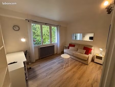 studio meublé tassin horloge état neuf