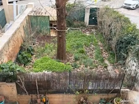 gardanne centre ville immeuble r+1 avec deux appartements t3 et t2 avec jardin et véranda 