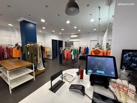 magasin av de la république 80 m2 grandes vitrines