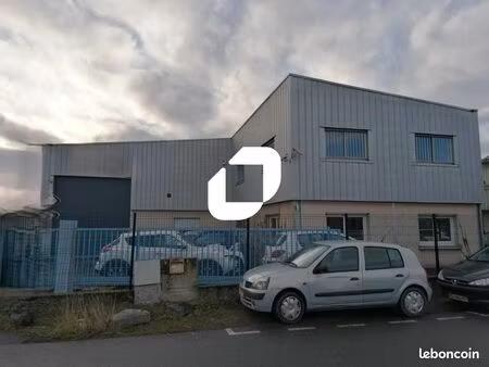 local d'activité 1 384 m²