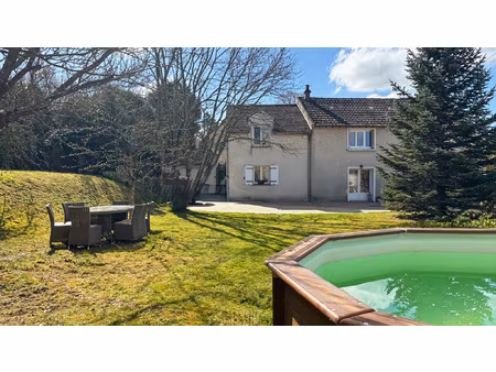 la maison de famille dans le paysage de la juine