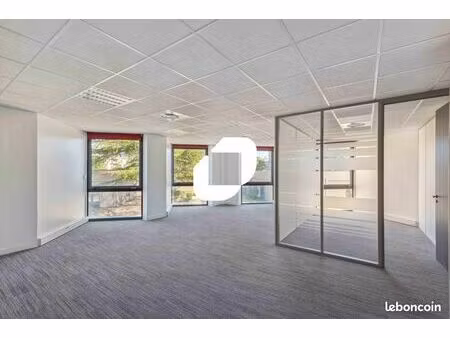 bureau 6 239 m²