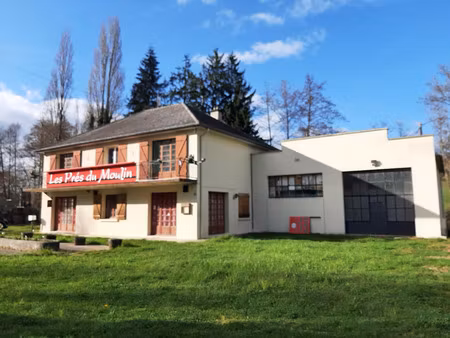 rare opportunité . grand batiment avec logement  hangar et parking sur 6032 m²