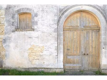 majestueux presbytère en pierre : une page blanche au cachet historique