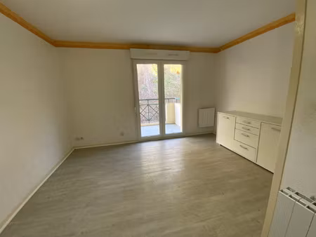 studio de 20 m2 avec balcon et parking