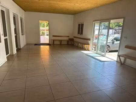 piton st leu idéalement placé - local de 10m²