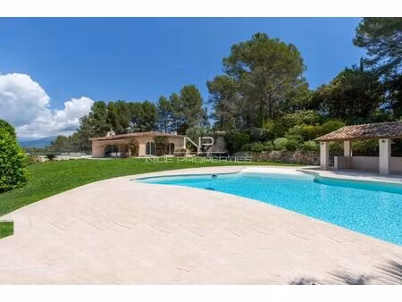 somptueuse propriété de 540 m² avec piscine et garage  sur un parc arboré de plus d'un hec