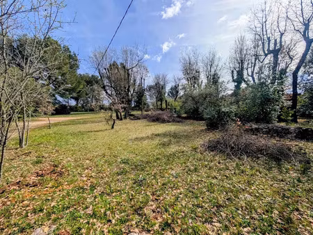 vente terrain 1700 m² à draguignan (83300)  169 000 €