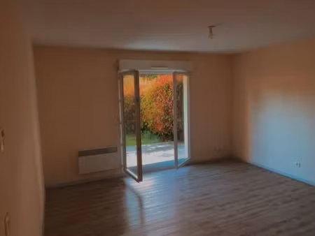 t2 lumineux avec terrasse / jardin – grande pièce de vie