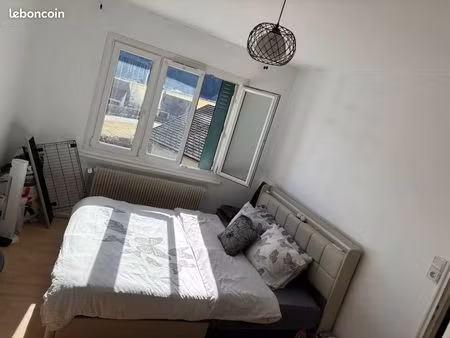 f3 dans petite copropriété avec cuisine neuve équipée