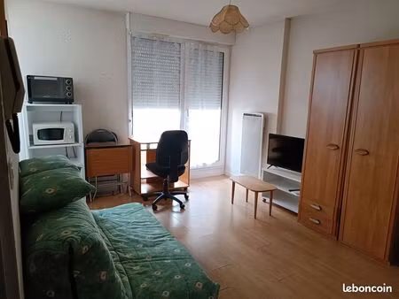 location studio meublé