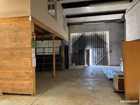 location d'un local industriel pour activité artisanale ou commerciale en péripherie de mo