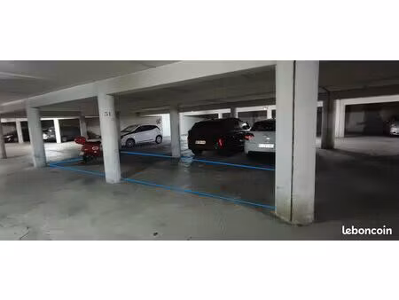 rare - grand parking sécurisé 22 m² – 2 voitures – proche timone