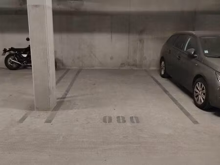 parking à louer – île de nantes
