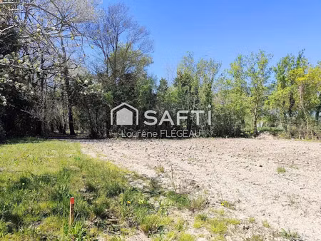 vente terrain 1900 m² à eyguières (13430)  255 000 €