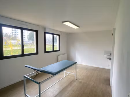 location bureaux et commerces à rezé (44400) : à louer / 96m² rezé