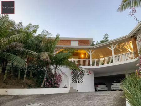 villa meublée f4/5 avec piscine privée - le diamant (97223)