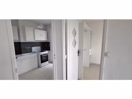 appartement 2 pièces à vendre avec place de parking saint quentin (02)