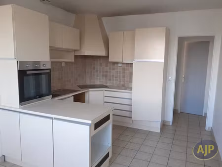 location appartement 4 pièces 97.65 m² à avessac (44460)  570 €