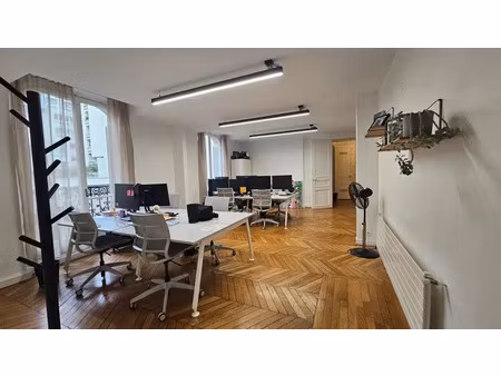 30 postes - rue beaubourg - prestations de services