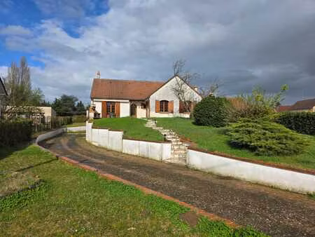 pavillon sur sous-sol  131m2 habitable  grand garage  1600m2 de terrain clos